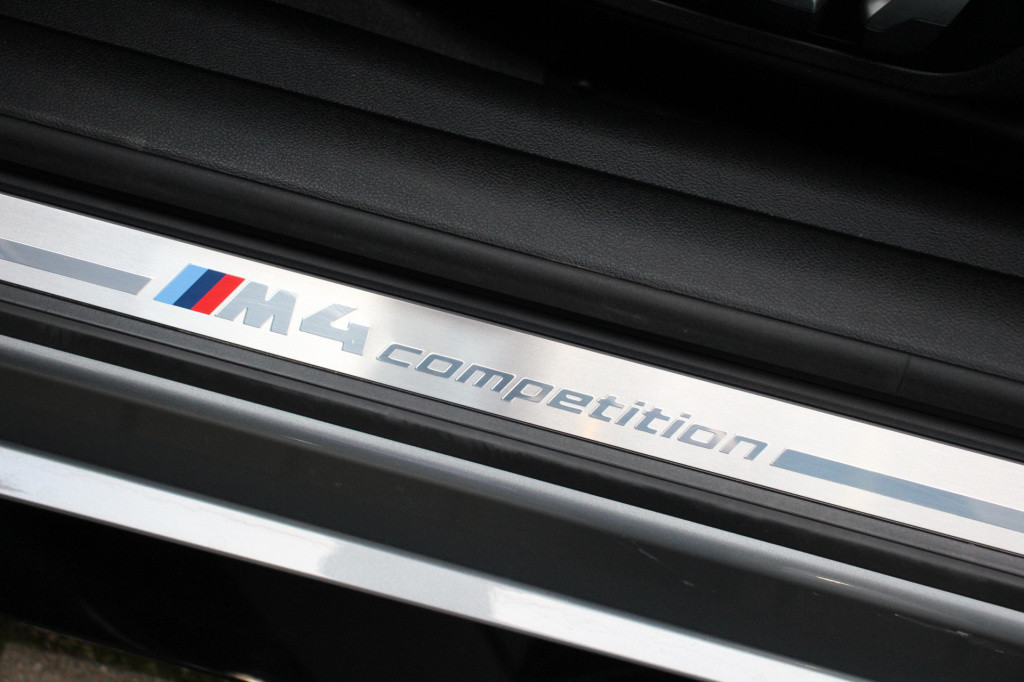 BMW M4 4-serie coupé competition | m race track pack | hud | laser | carbon