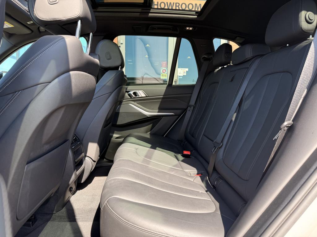 BMW X5 xdrive45e high executive | m pakket | pano | luchtvering | trekhaak 