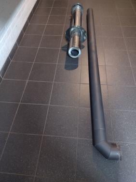 Te koop: Afvoer Pijp 100mm met Dubbelwandige Dak Doorvoer.