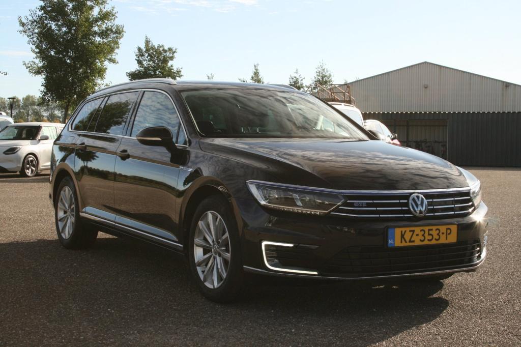 Volkswagen Passat variant 1.4 tsi gte connected series plus