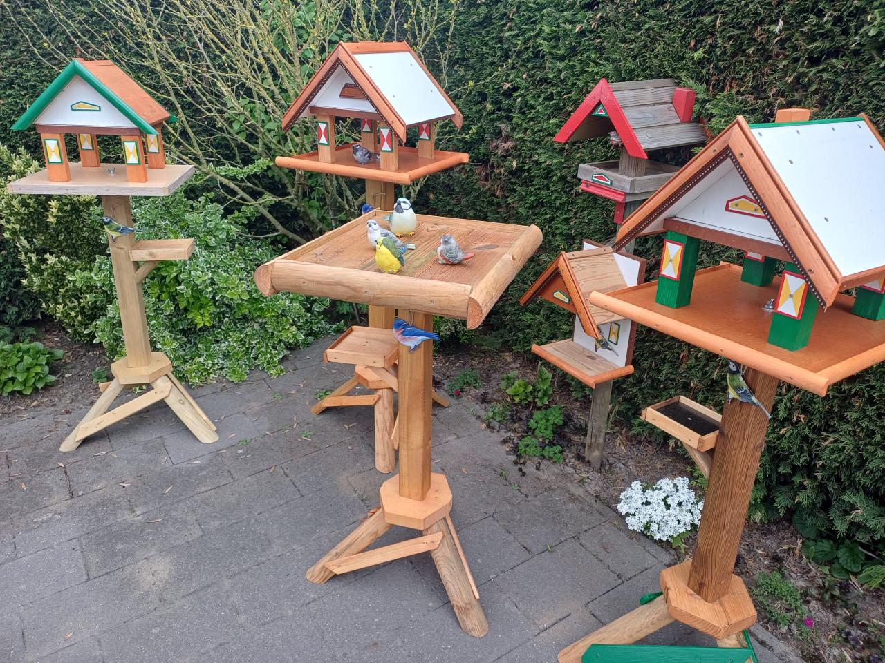 Div. Vogelhuisjes  &  Egelhuisjes te Koop  [ zie foto's  ]