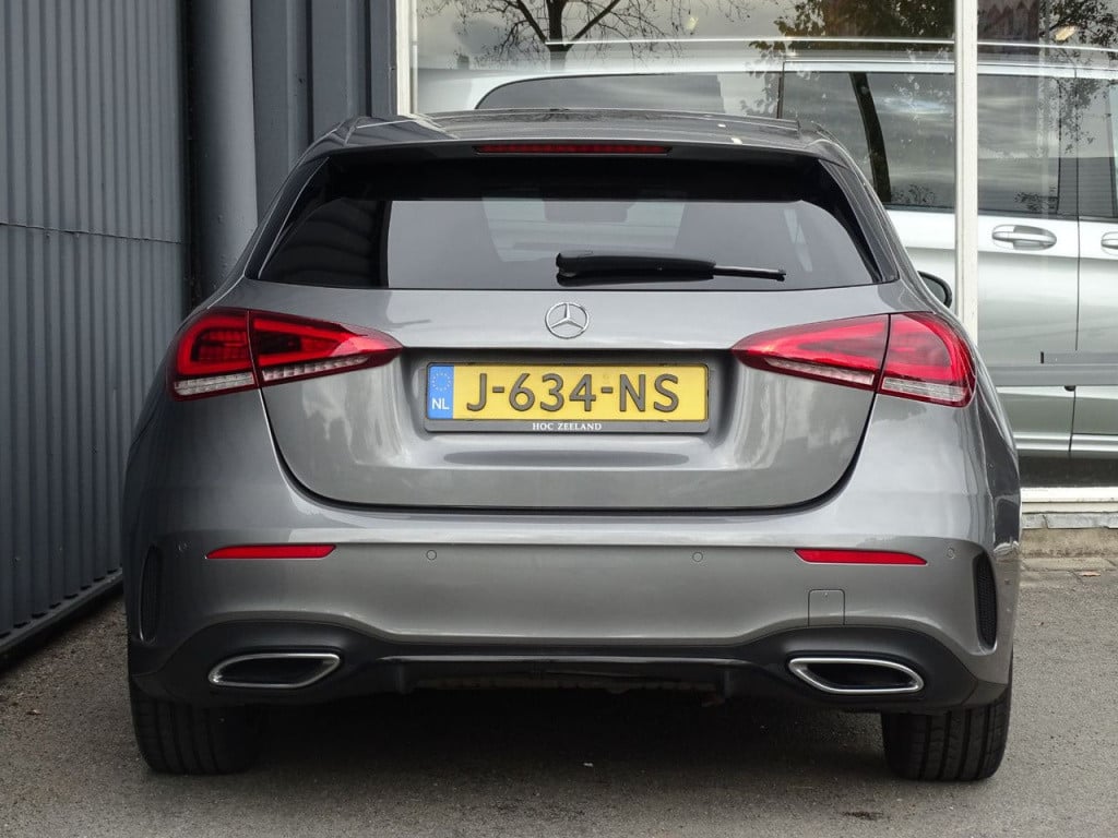 Mercedes-Benz A-Klasse 180 business solution amg | pano | led | el trekhaak