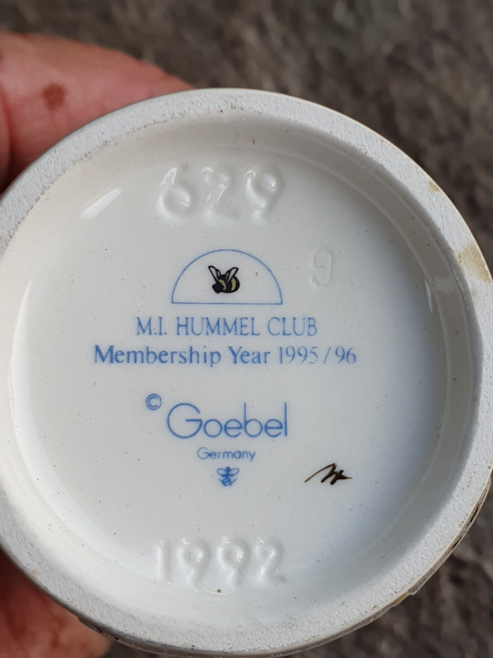 Heel mooi jaren 50 beeldje merk hummel/Goebel in zeer goede staat...