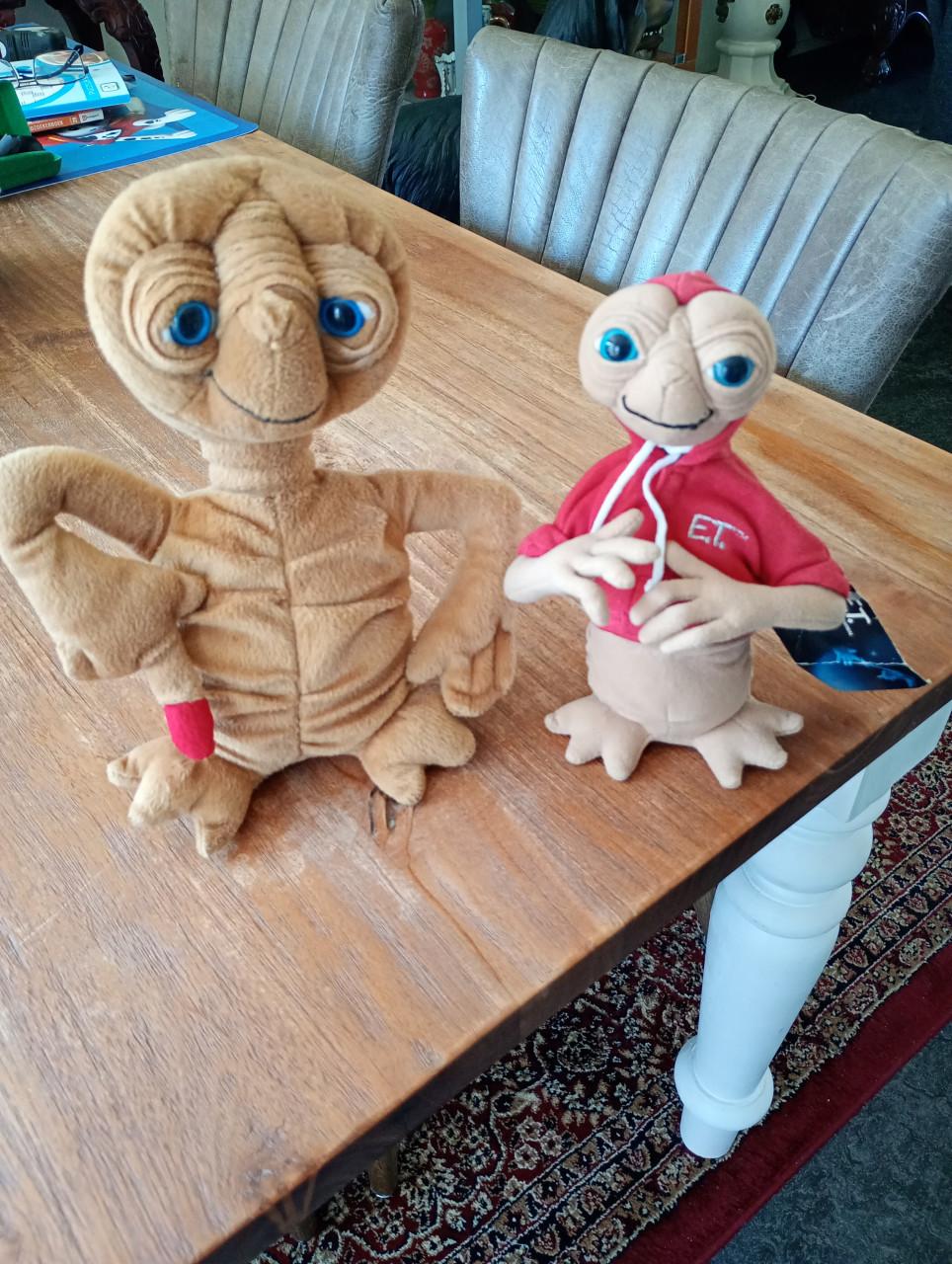 Knuffels ET 2 stuks prijs is voor samen