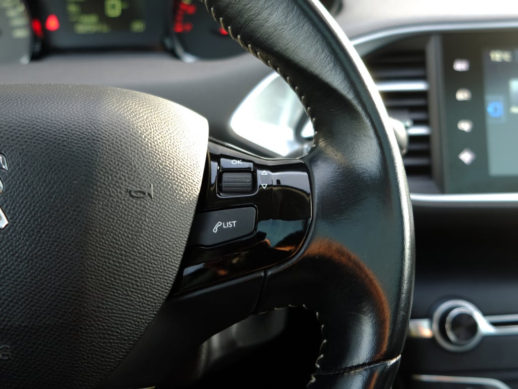 Peugeot 308 1.2 puretech 110pk blue lease | cruise control | airco | naviga
