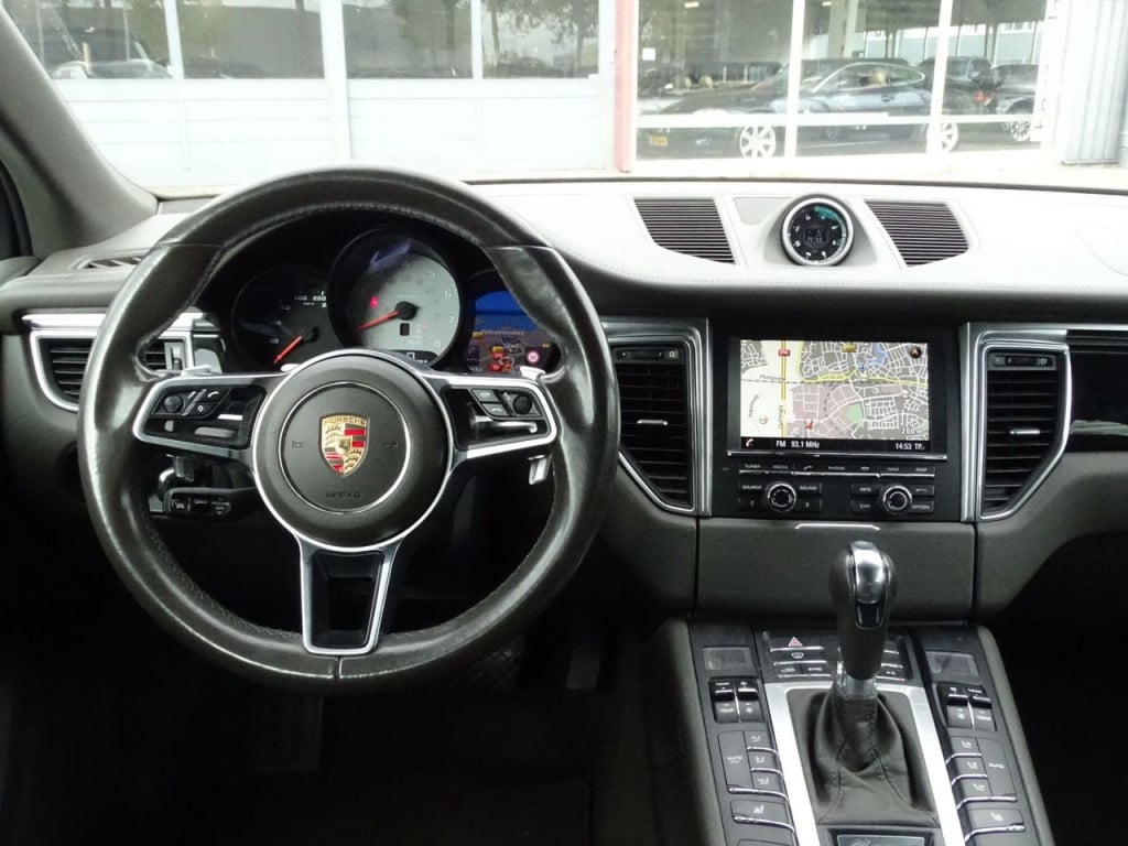 Porsche Macan 3.0 s | luchtvering | adaptief onderstel | 21"