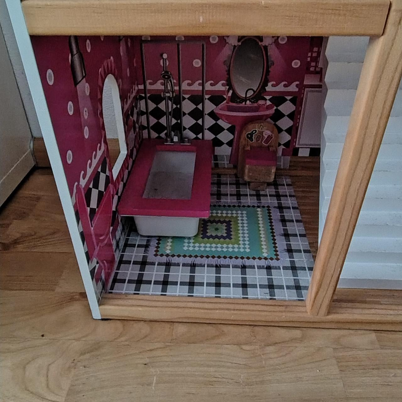 Groot poppenhuis met accessoires