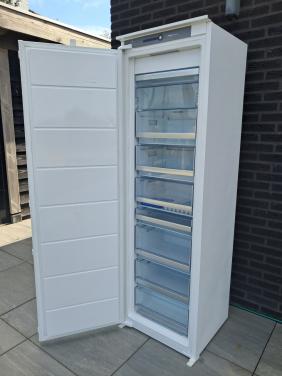 PELGRIM NO FROST vriezer 180 cm - van 1200 voor 250 euro