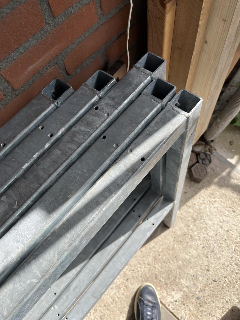 Poten, frame, schraag, staal verzinkt