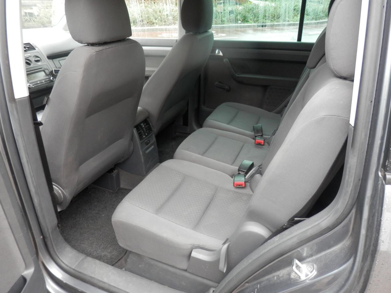 Auto Garant Biedt Aan: Volkswagen Touran 1.6 Business