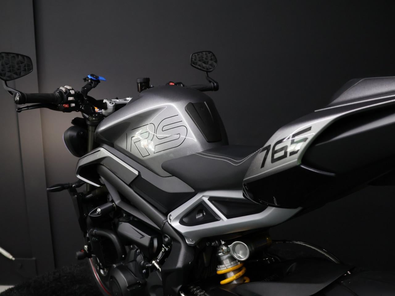 STREET TRIPLE RS | Silver ice