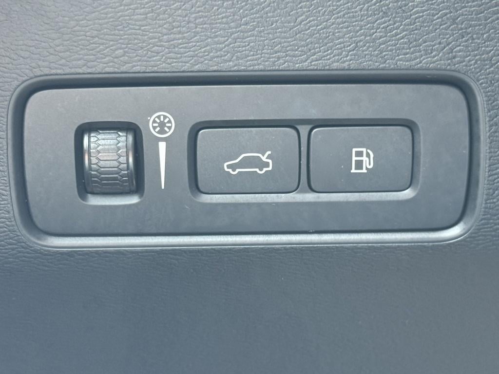 Volvo XC40 t5 262pk recharge ultimate dark |leder+ memory| camera| h&k soun