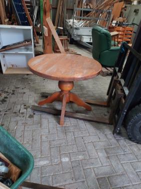 Ronde eiken tafel opknapper