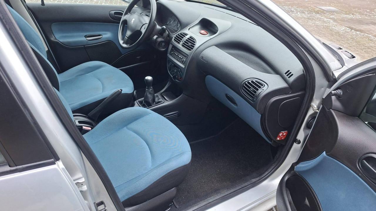 Peugeot 206 1.4 Pop Art 5deurs bj:2004 airco apk 2027 !!!