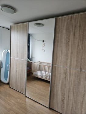Mooie, grote, degelijke eiken kledingkast 220x65x250