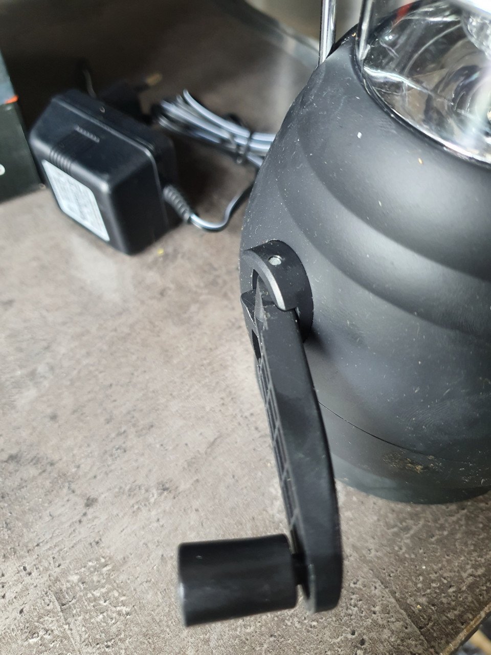 Nieuwe outdoor camping/ tuinlamp met dynamo aandrijving en kompas te koop..