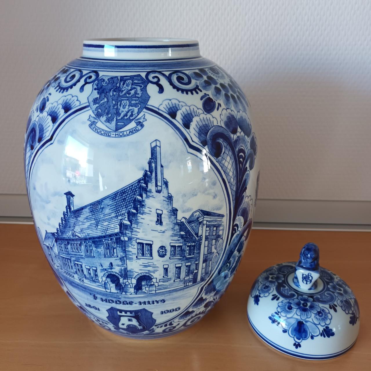 Delfts blauwe dekselvaas/gemberpot 't Hooge Huys handgeschilderd 1966