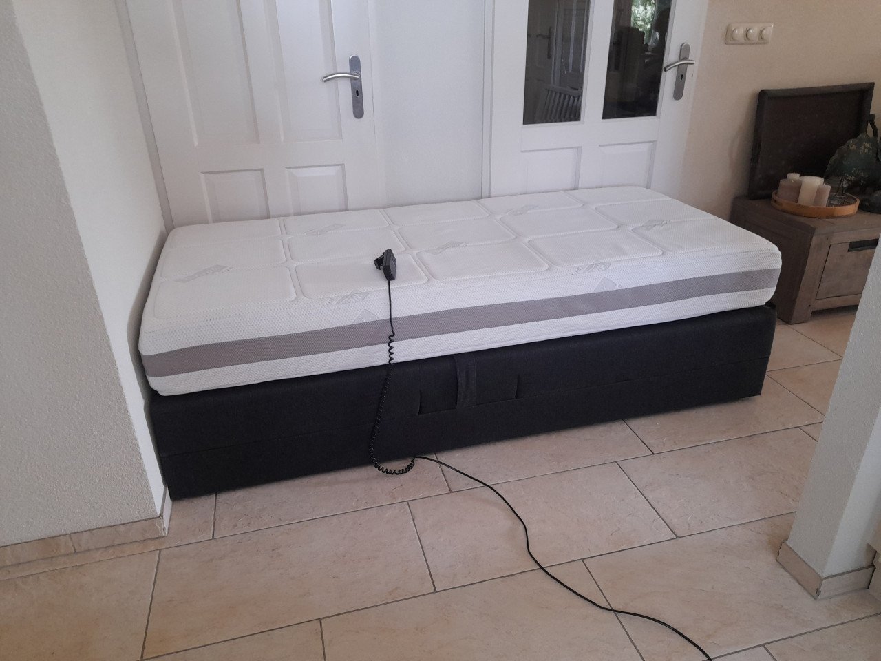 Elektrisch verstelbare Boxspring 90 x 200 (in goede  nette staat )