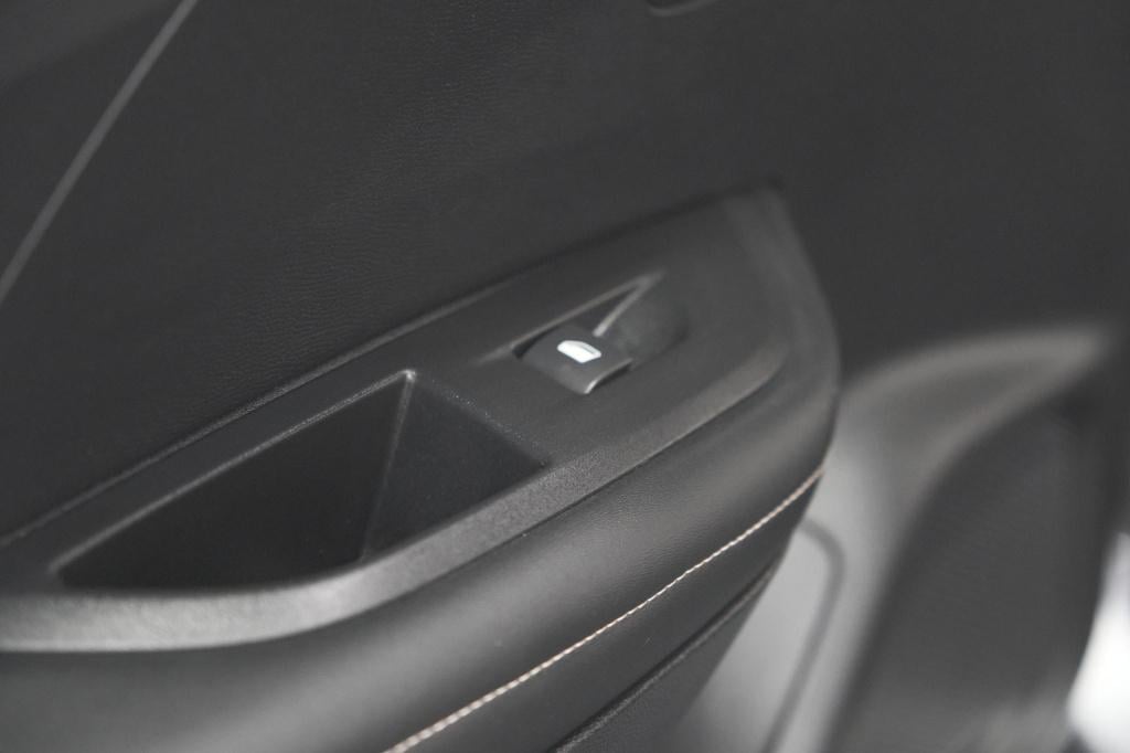 Peugeot 2008 puretech 100 allure | camera | navigatie | parkeersensoren | a