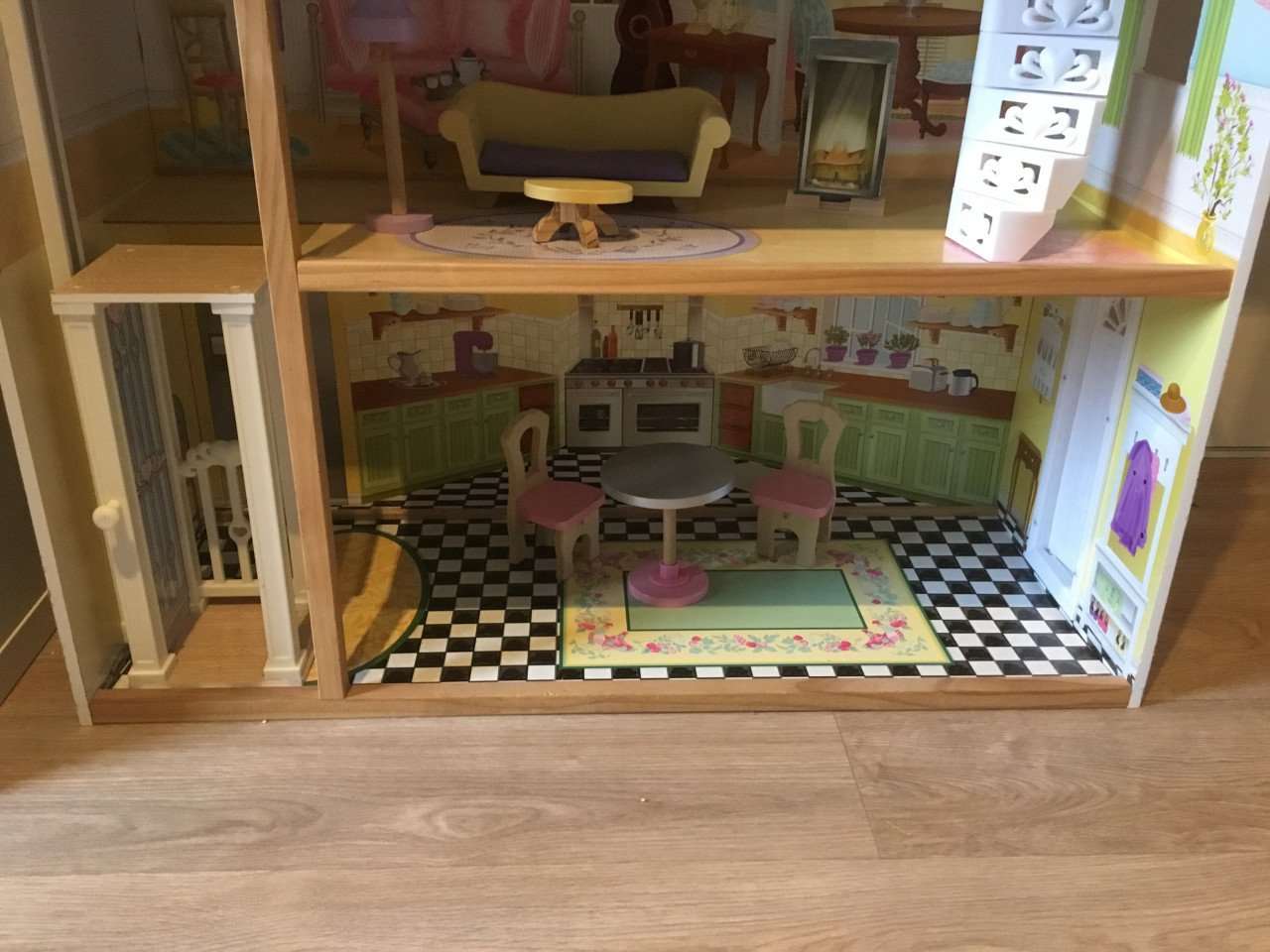 Houten barbiehuis