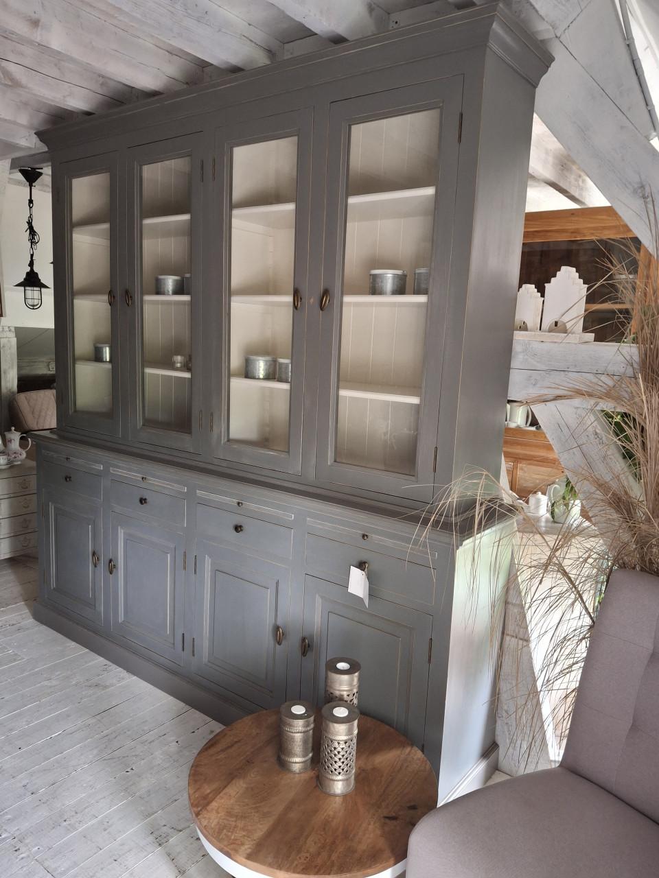 BUFFETKAST TAUPE KLEURIG AFGEPRIJSD