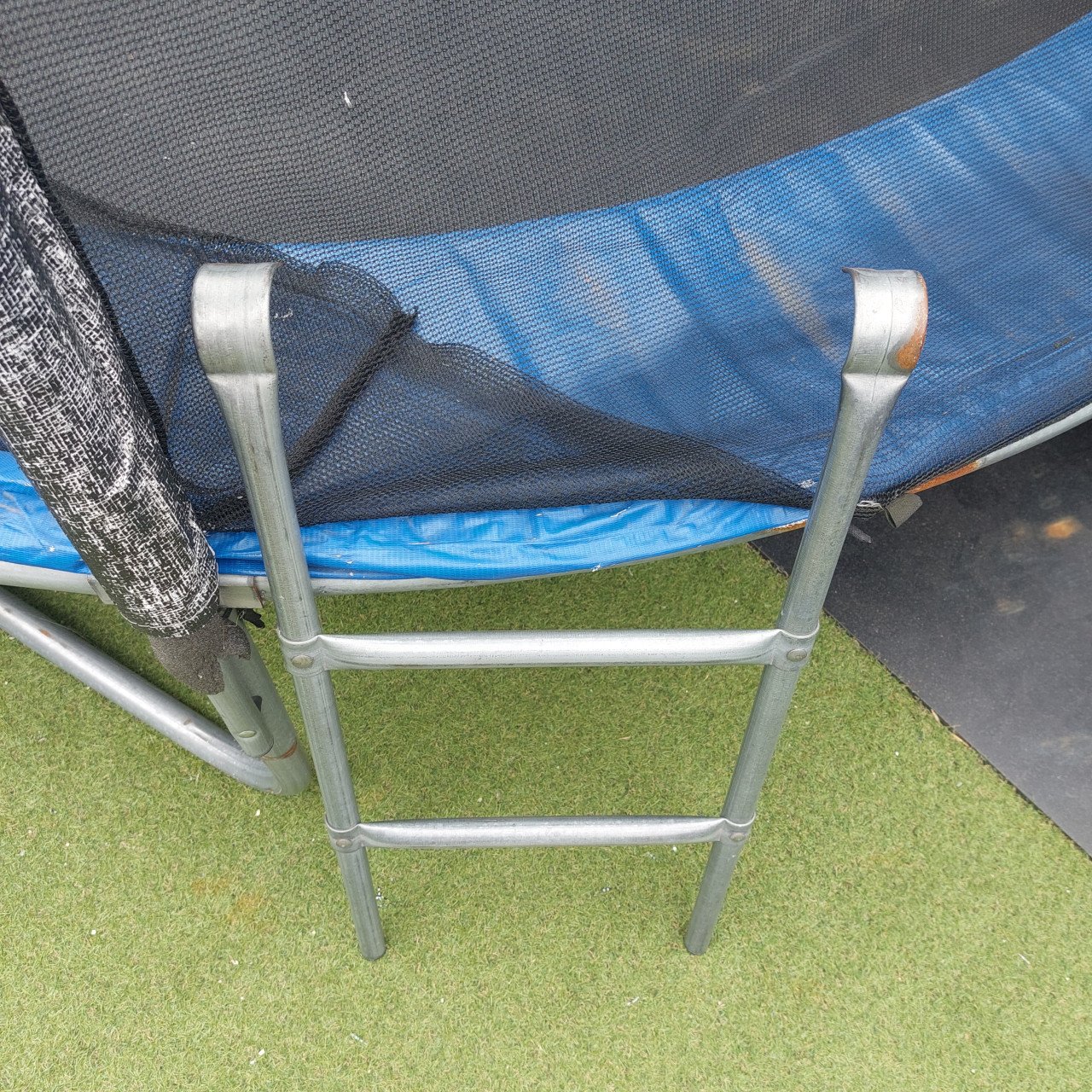 Trampoline