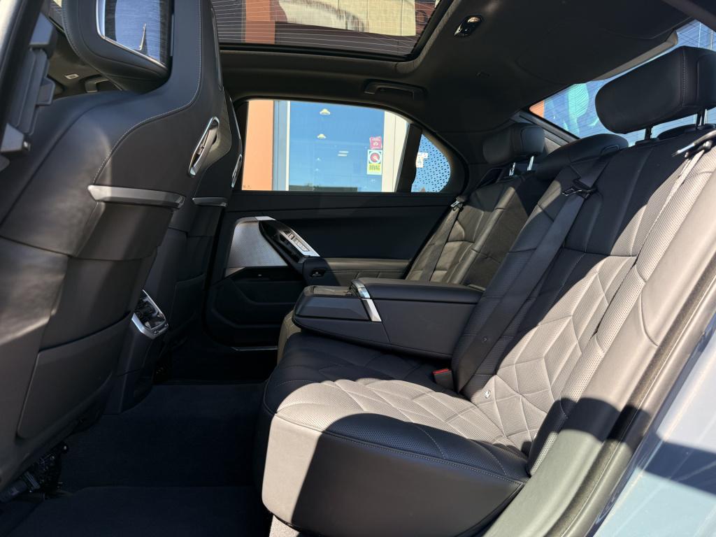 BMW 7 Serie 750e xdrive | bowers & wilkins | 360 | skylounge | leder | trek