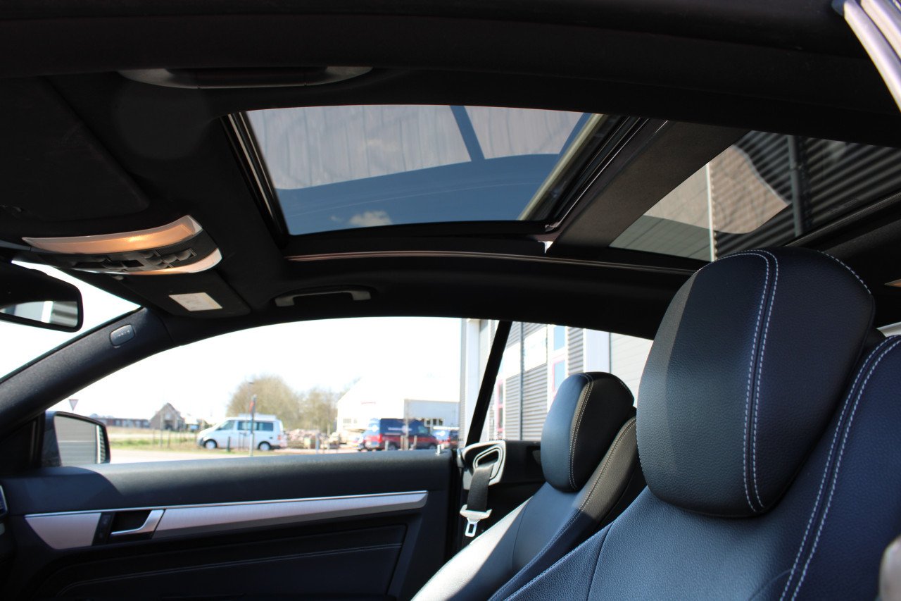 Mercedes-Benz E-Klasse E220 CDI Coupe AMG PANO
