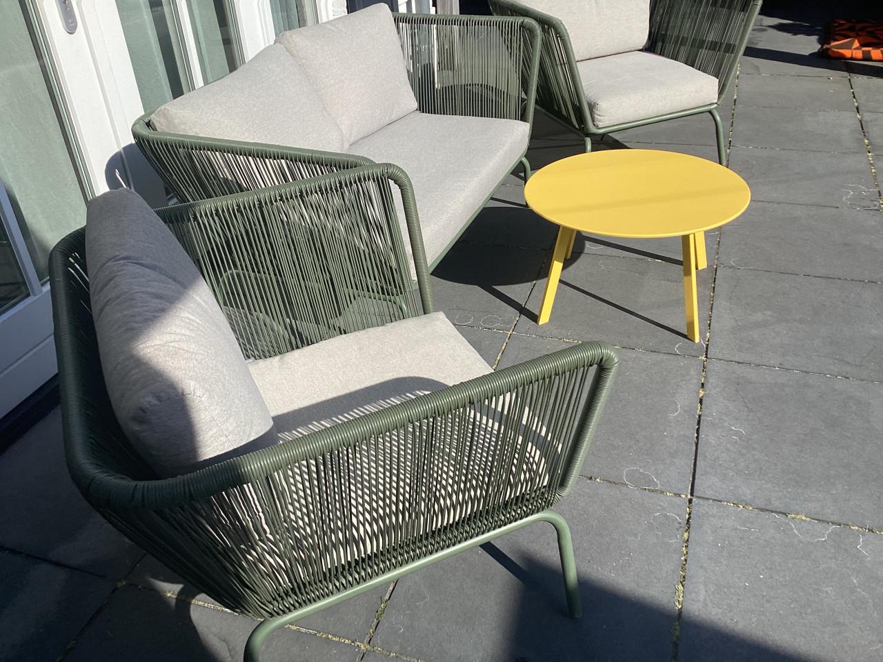 Tuinset met kussens + tafeltje