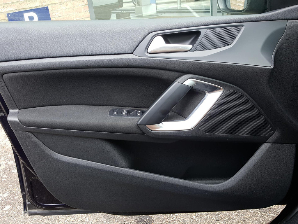 Peugeot 308 1.2 e-thp 110pk blue lease premium | navigatie | bt | cruise & 