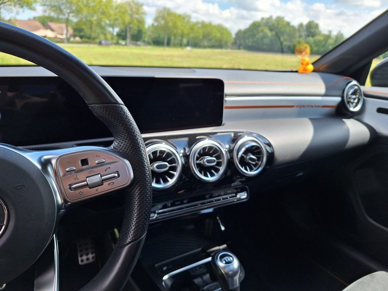 Mercedes cla orange edition