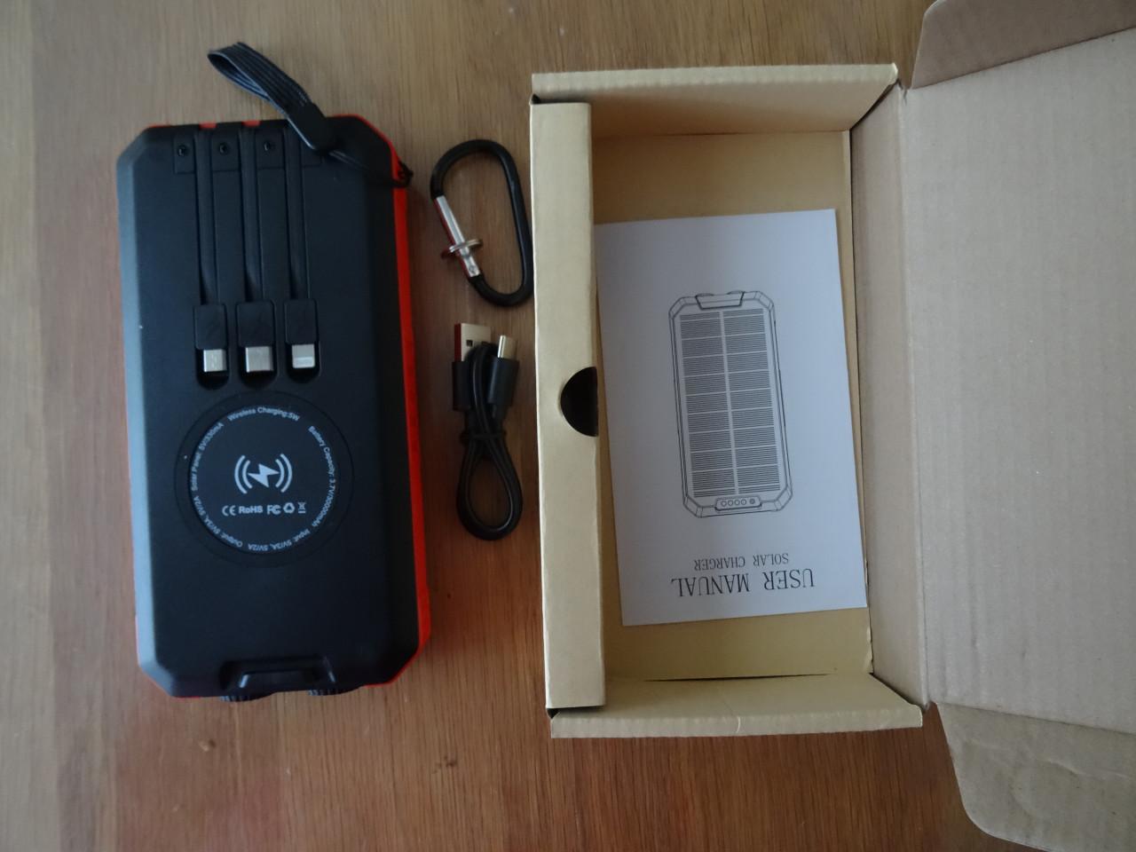 Powerbank 30.000 mAh met zonnepaneel – Nieuw
