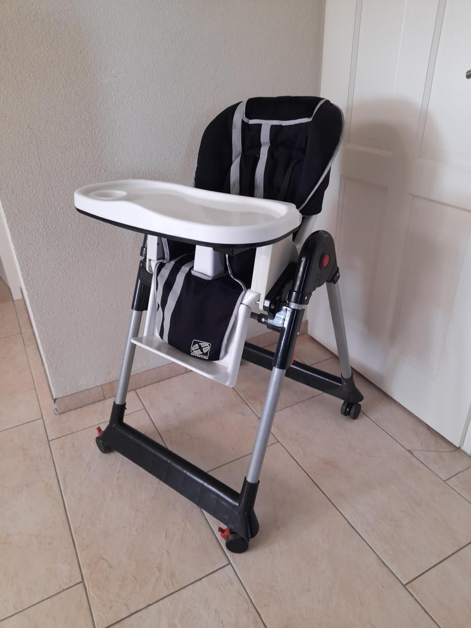 Verstelbare kinderstoel (in goede staat )