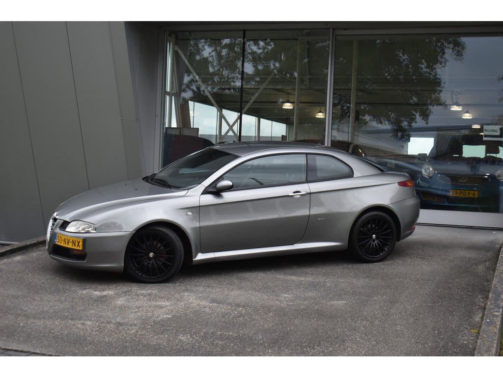 Alfa Romeo GT 2.0 jts distinctive