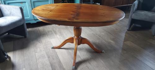 Eetkamertafel en 4 eetkamerstoelen gratis!!!