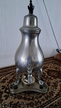 Tinnen oude koffiekan voor decoratie.