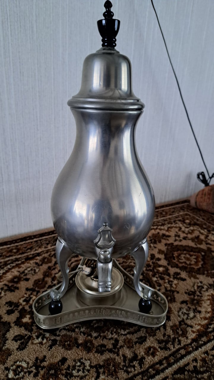 Tinnen oude koffiekan voor decoratie.