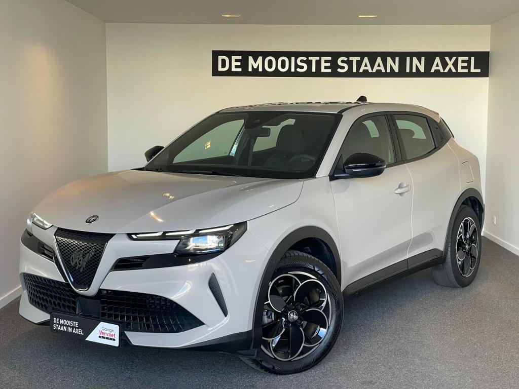 Alfa Romeo Junior elettrica 54 kwh