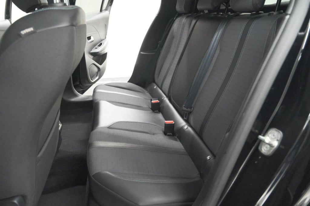 Peugeot 208 puretech 100 allure pack | camera | apple carplay | stoelverwar