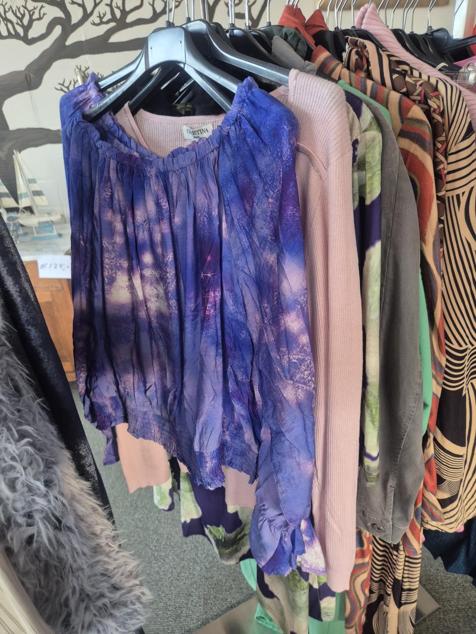 Partij nieuwe dameskleding