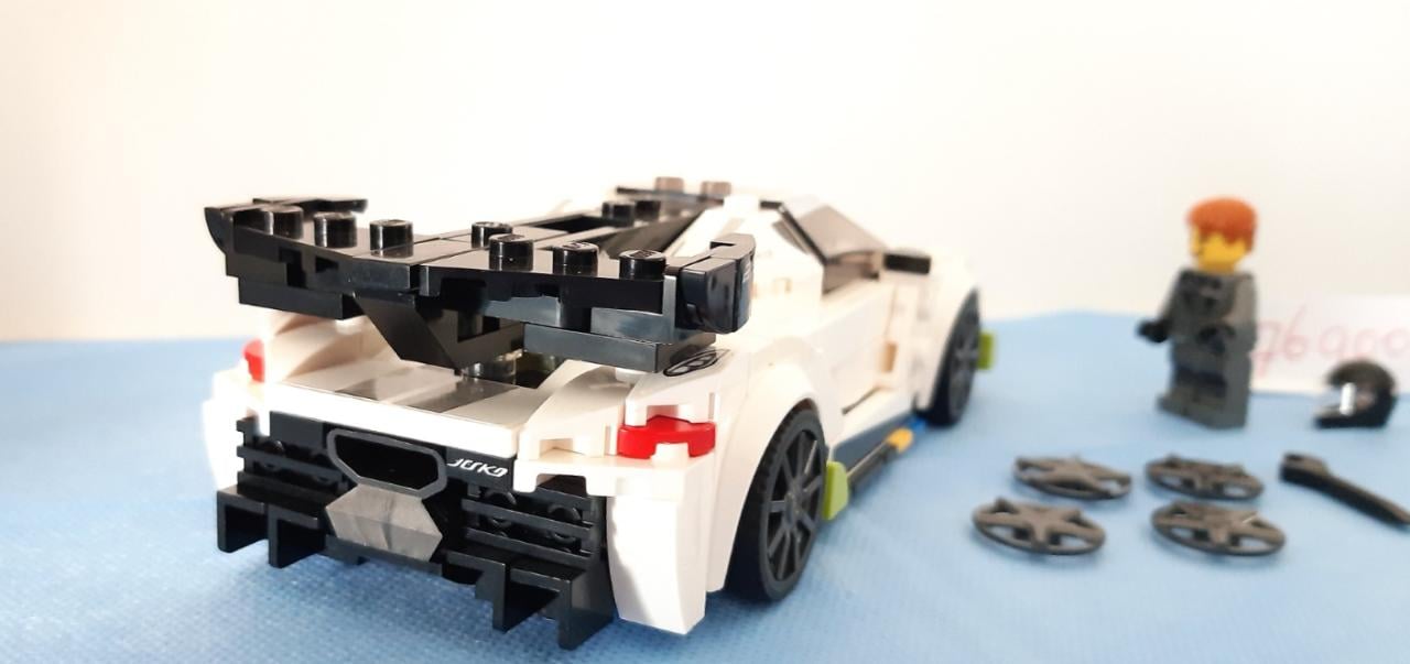 LEGO Speed Champions 76900:  Koenigsegg Jesko