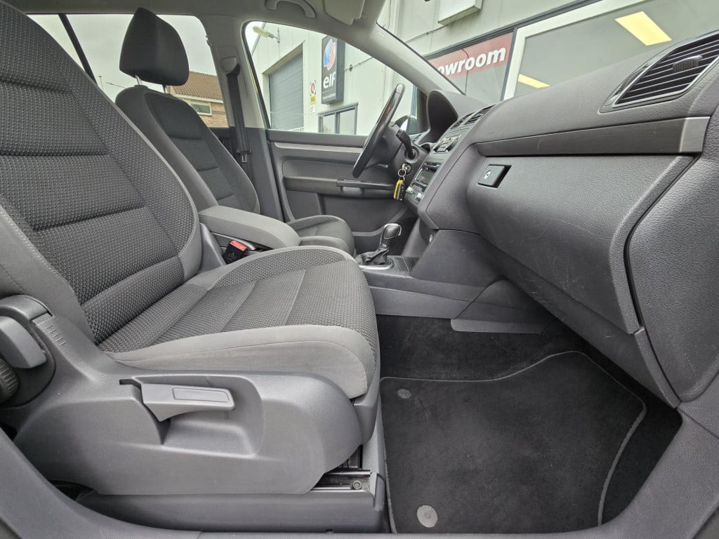 Volkswagen Touran 1.4 tsi comfortline automaat!