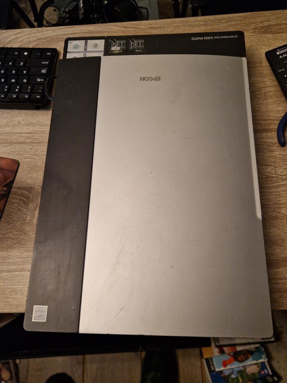 Epson Perfection V200 photo