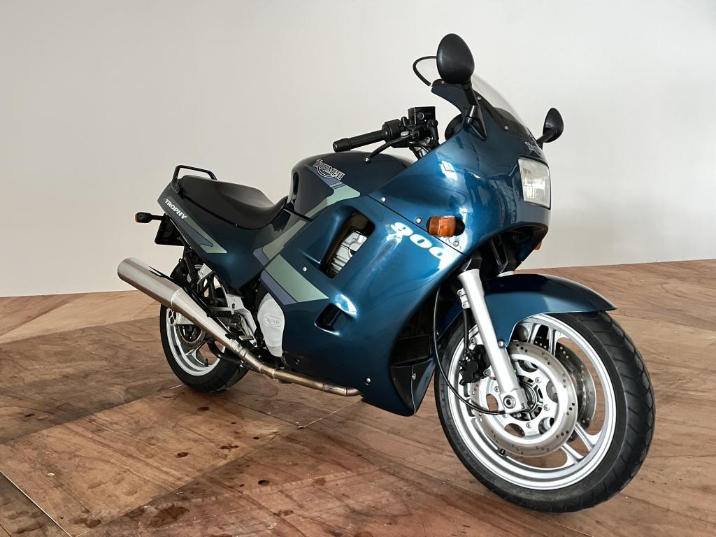 Triumph Trophy tour 900