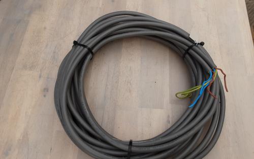 Grijze Electriciteits Buitenkabel Bovengronds