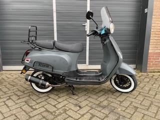 Schitterende btc riva luxury euro 5 injectie met 3799 km nu 1099 euro