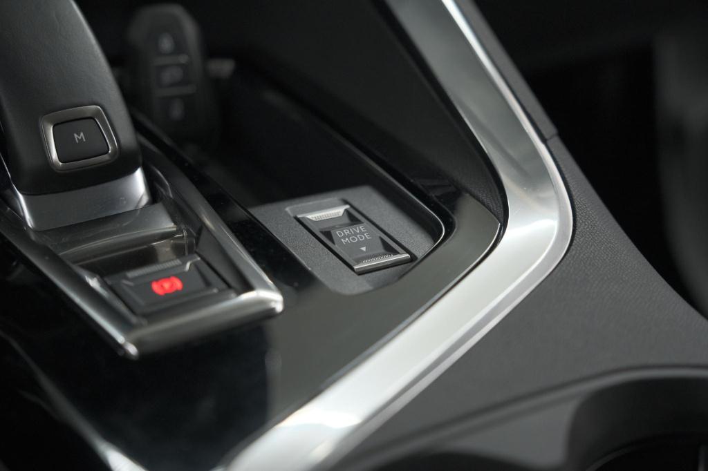Peugeot 5008 puretech 130 eat8 active pack | 7 zitplaatsen | apple carplay 