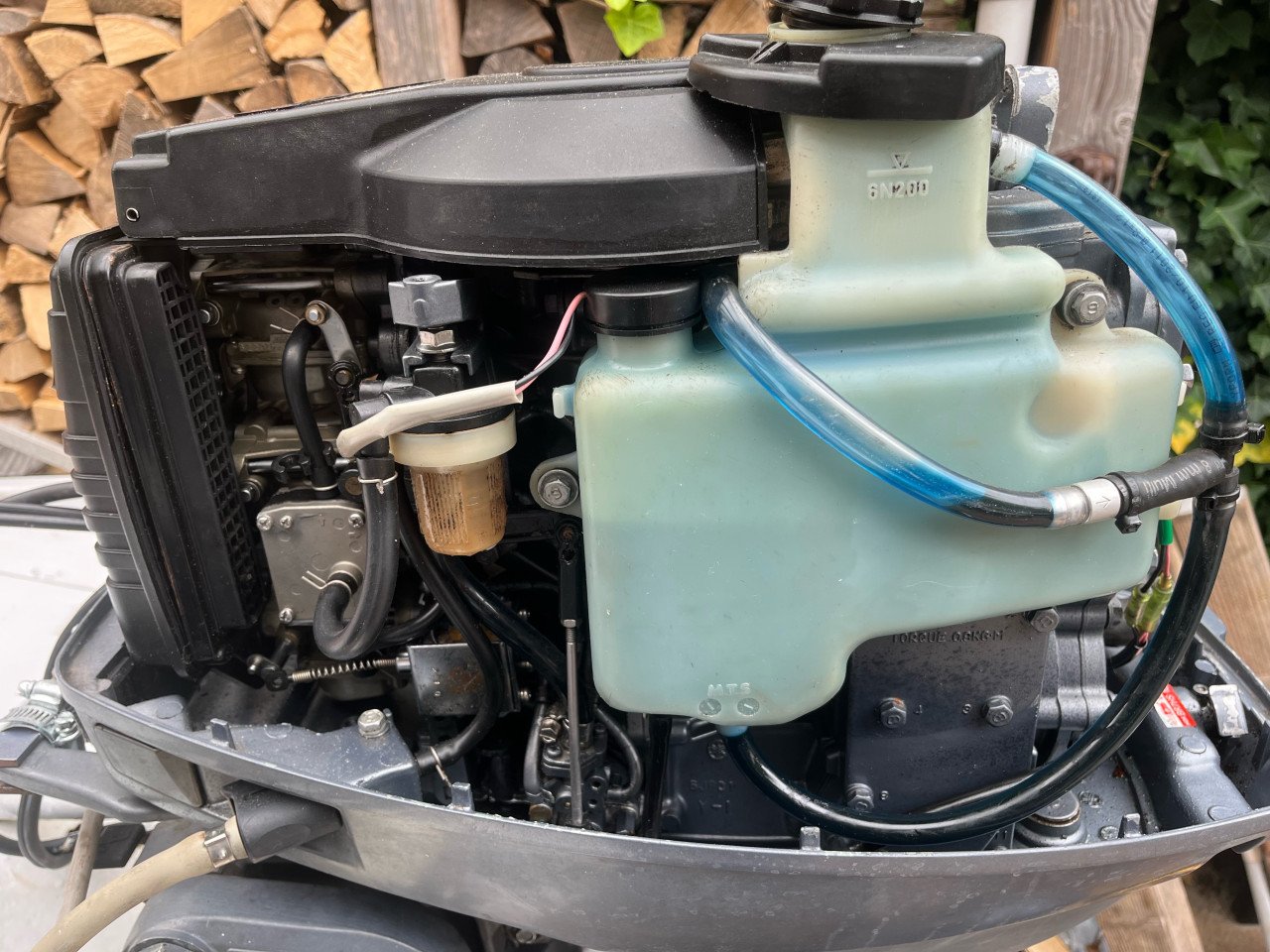 With 320 dromedille 30pk yamaha en trailer
