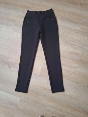 Zwarte broek maat M,L nieuwstaat