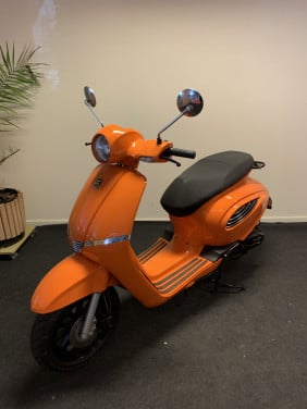 INSETTO MOTOR SCOOTER 125CC NU 1295,= RIJKLAAR